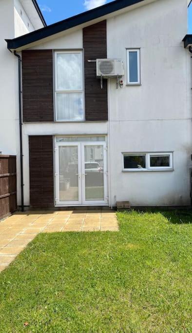 Great House + Air Conditioning + Free Car Parking Manchester Buitenkant foto